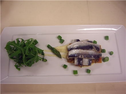 Fotografia de: Coca de sardines amb espàrrecs