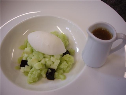 Fotografia de: Poma amb te verd, gelatina de cafè i gelat d'eucaliptus
