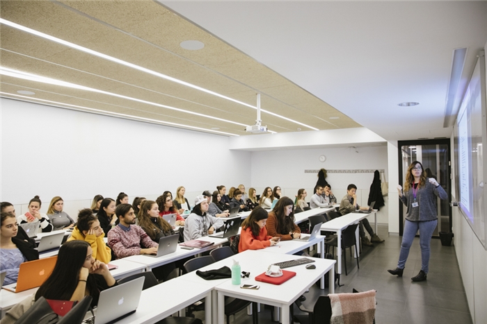 Fotografía de: Bissan Abuzahra, estudiante de Turismo: "El CETT-UB es una universidad consolidada y está en Barcelona, la ciudad más interesante del mundo" | CETT