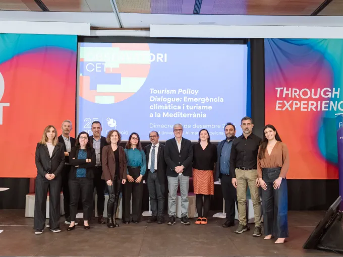 Foto de grupo de los participantes en el Observatorio CETT