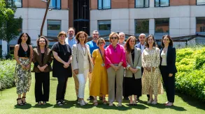 Foto de grupo en el jardín del Hotel Alimara