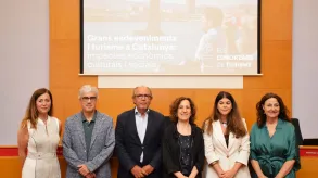 Foto de los y las ponentes del evento.