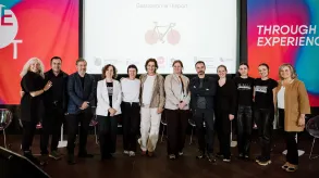 Foto de familia sobre el escenario