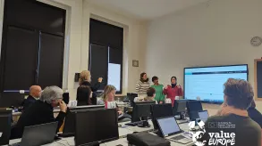 Texto alternativo aquí