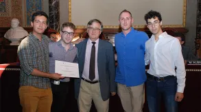 Texto alternativo aquí