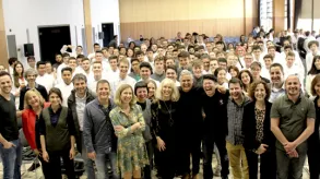 Texto alternativo aquí