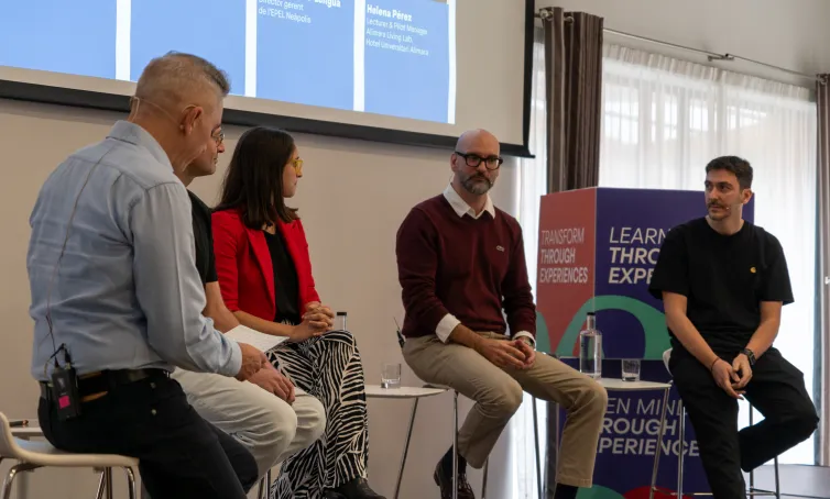 Imagen de los ponientes en el ecenario