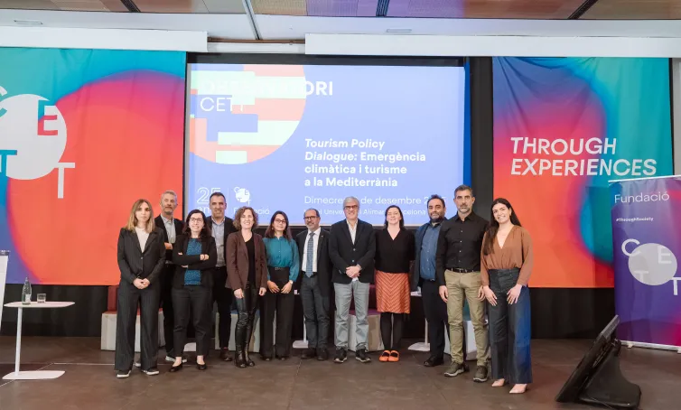 Foto de grupo de los participantes en el Observatorio CETT
