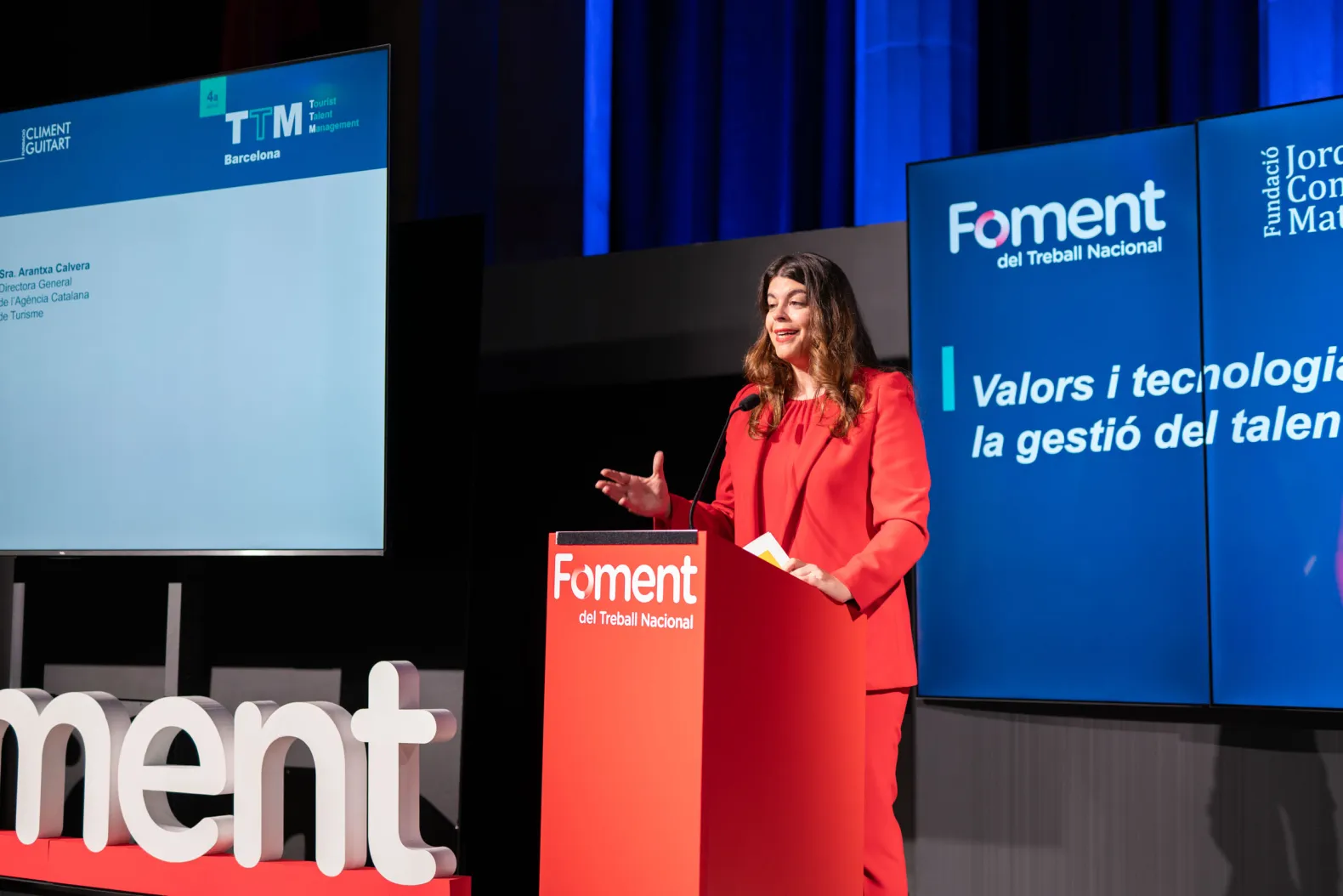 Arantxa Calvera, directora de la Agencia Catalana de Turismo, sobre el escenario