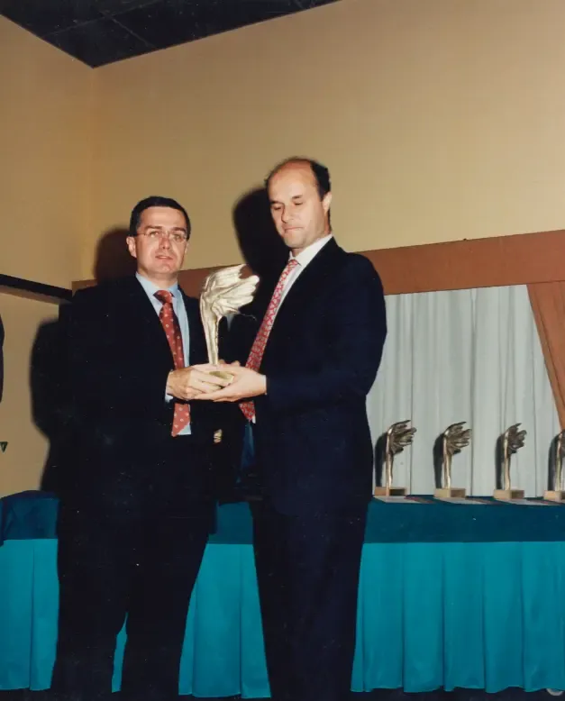 1996-2005: Digitalización y nuevos canales de promoción 14