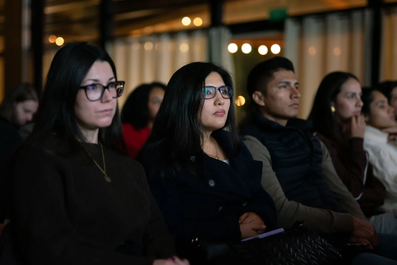 El público atento a la jornada