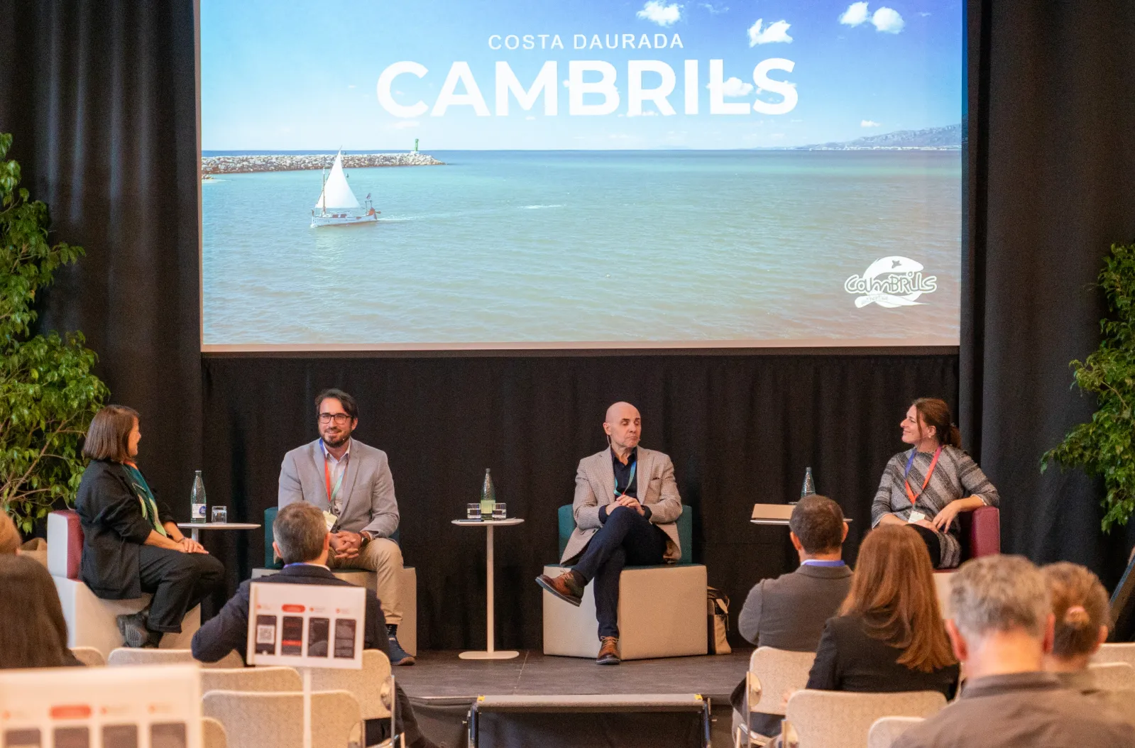 Integrantes de la mesa redonda en el debate