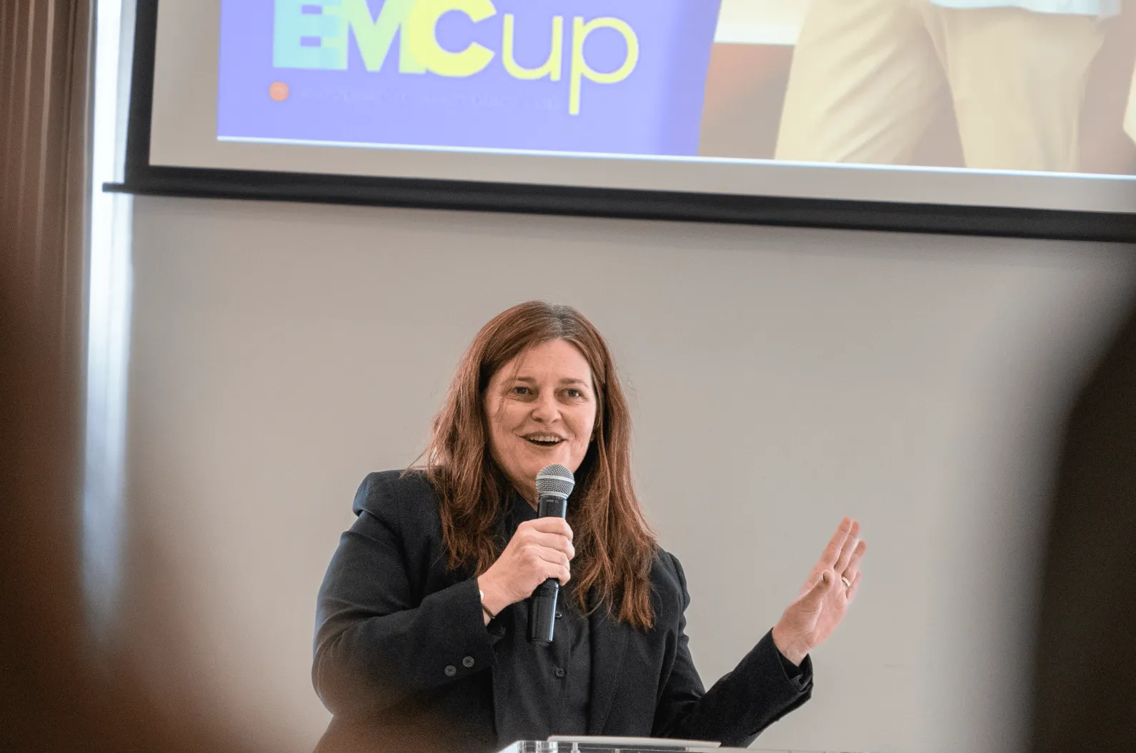 persona dando un discurso