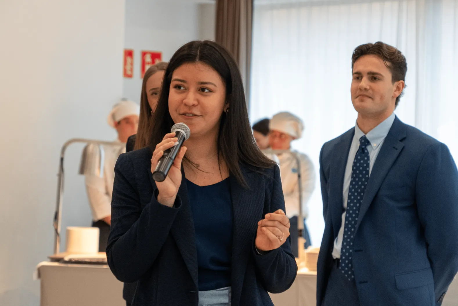 persona en primer plano hablando