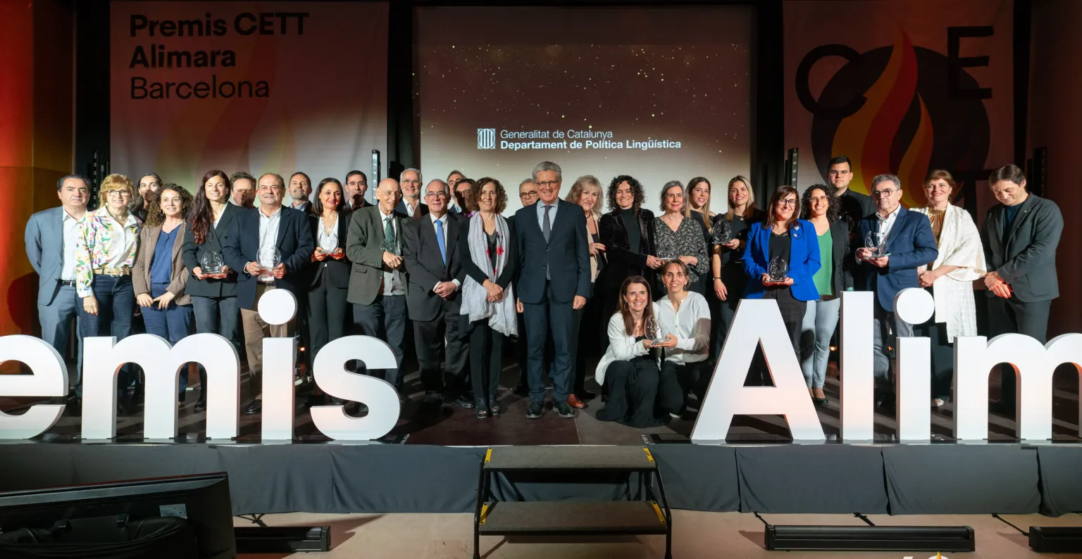 Foto dels premiats amb representants institucionals