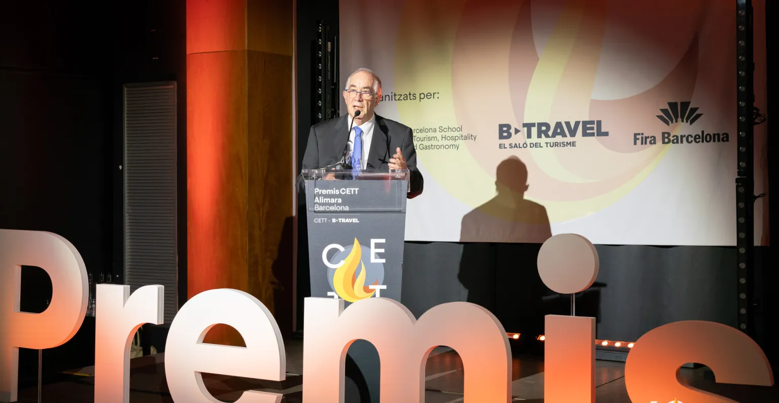 El Dr. Juan Tugores sobre l'escenari