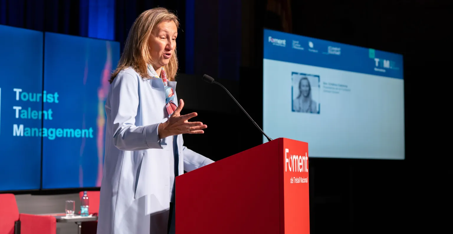 Sra. Cristina Cabañas, Presidenta de la Fundación Climent Guitart, sobre el escenario