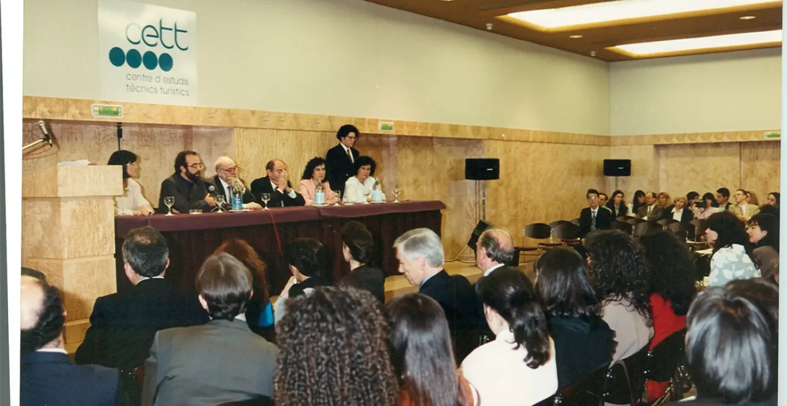 1985-1995: La era de la promoción impresa y la comunicación institucional_Imatge 3