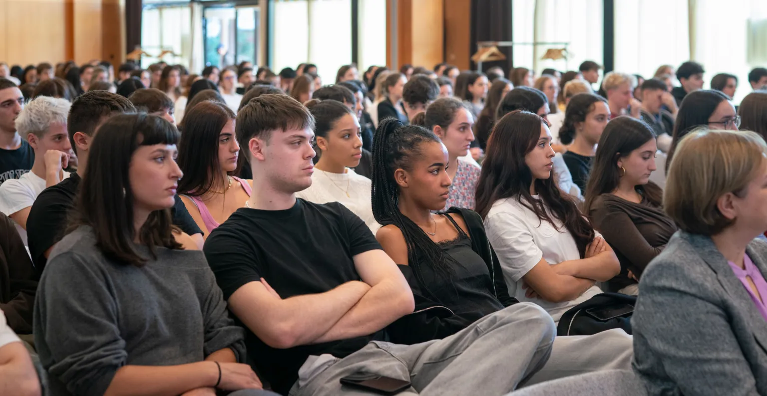 los asistentes en la leccion de Llavina