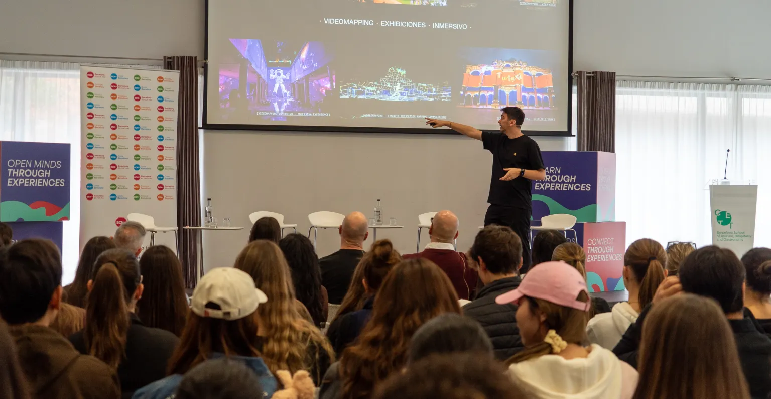 Imagen de uno de los ponientes durante su presentación