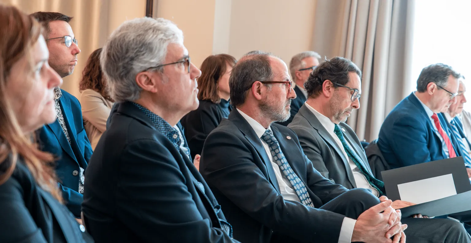 Público atendiendo una ponencia