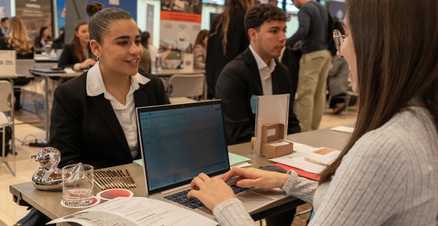 persona en entrevista de trabajo