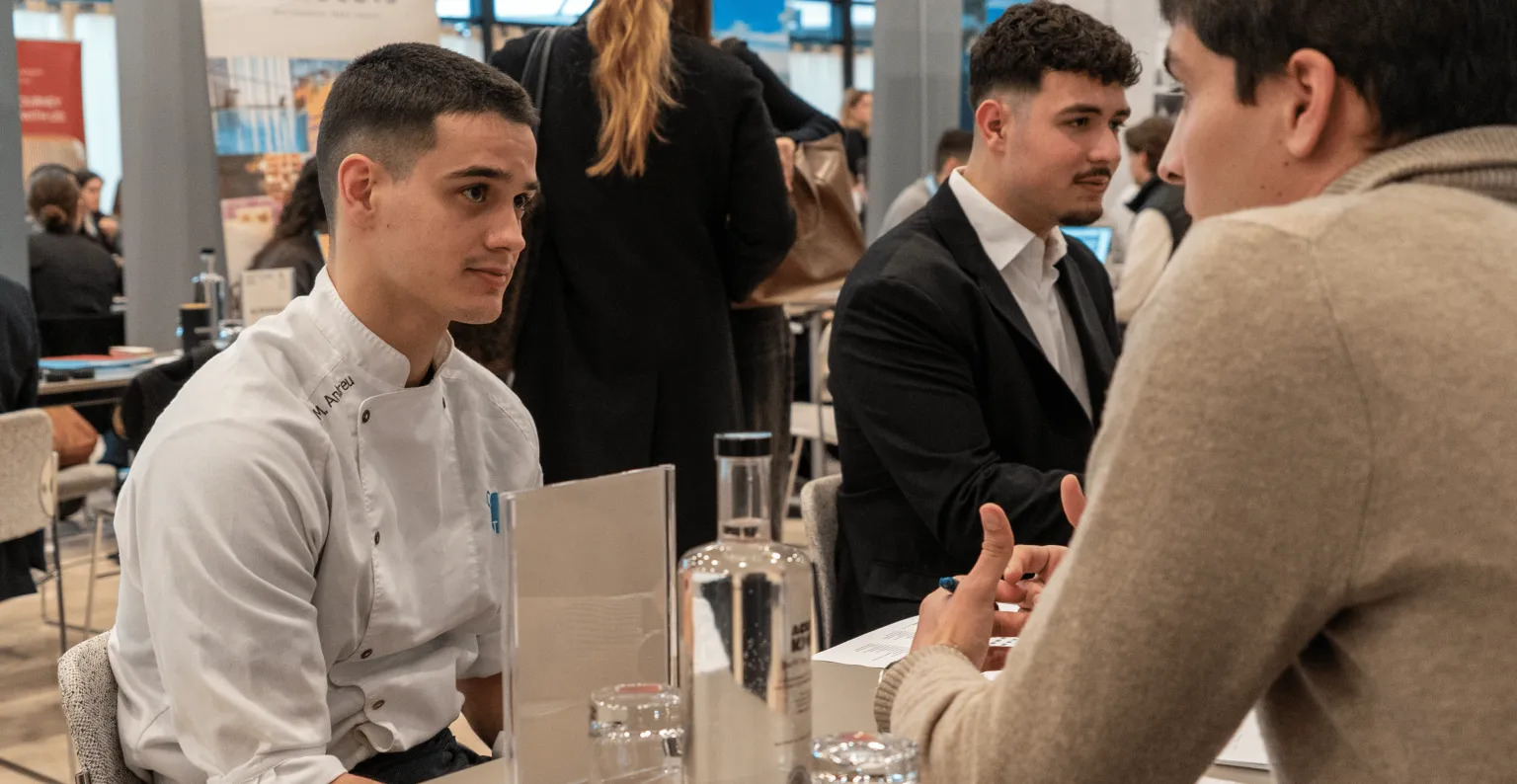 persona en entrevista de trabajo