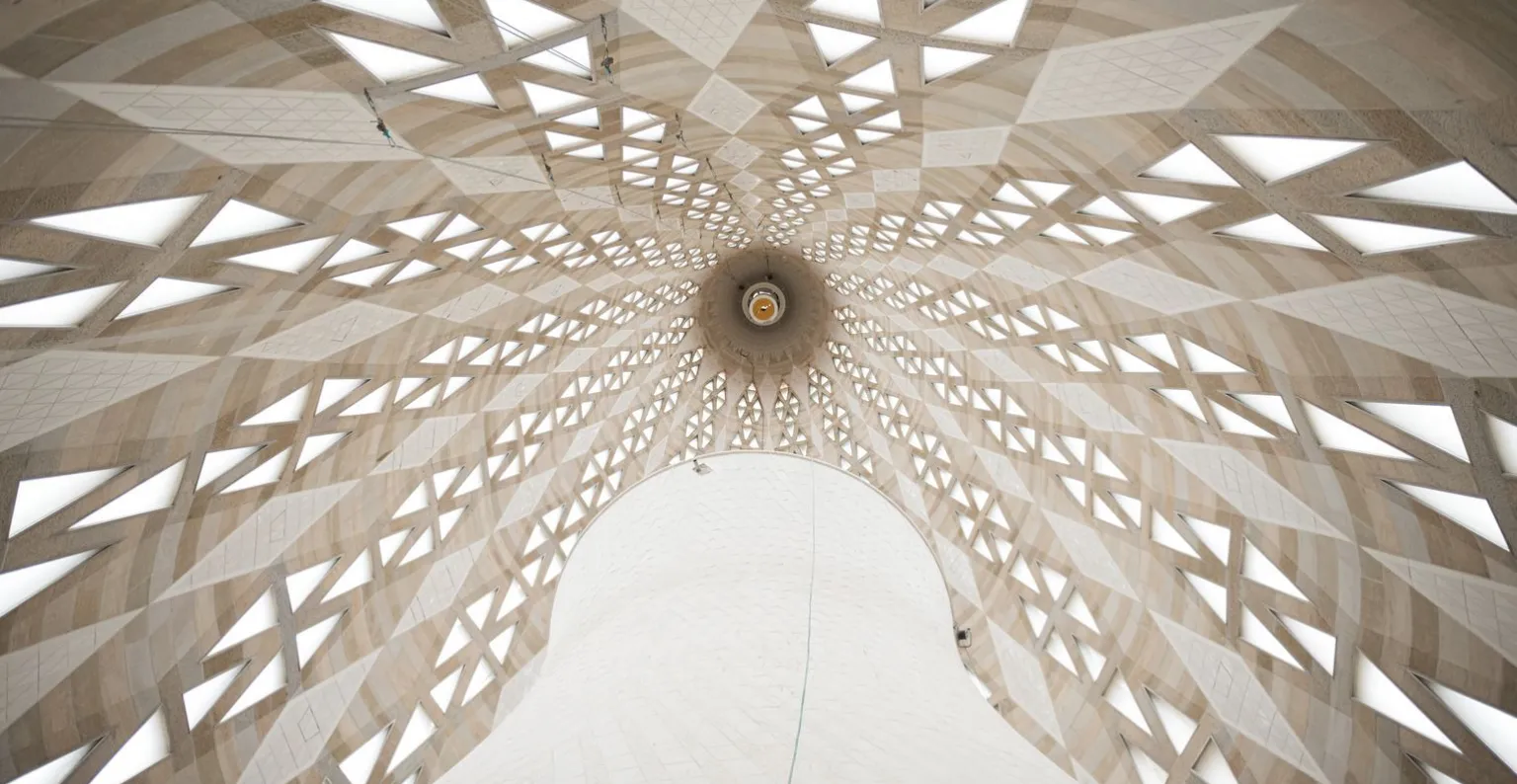 Interior de una torre de la Sagrada Familia