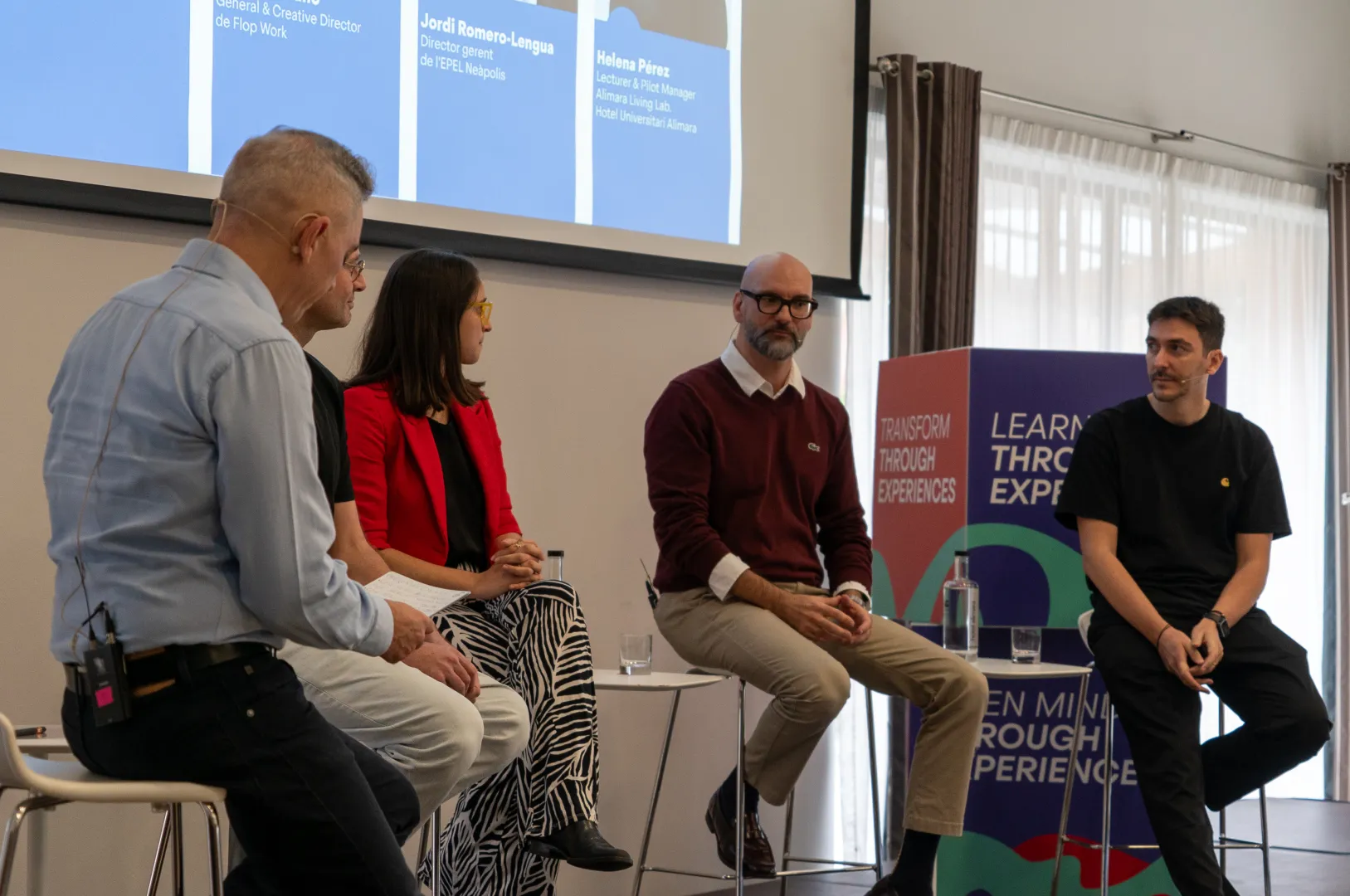 Imagen de los ponientes en el ecenario