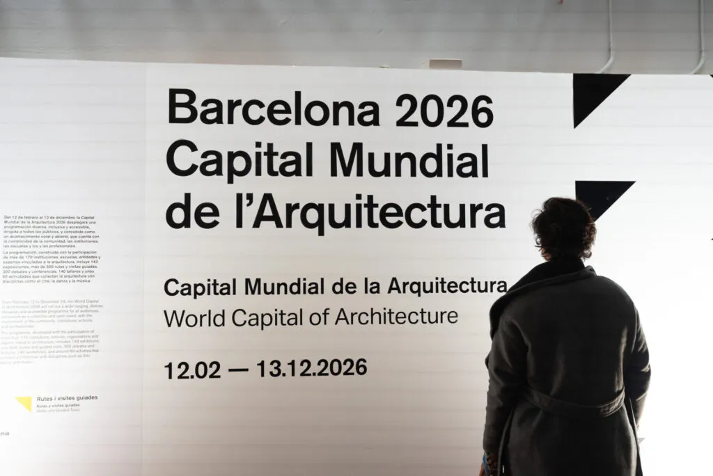 Cartel "Barcelona Capital Mundial de la Arquitectura 2026"